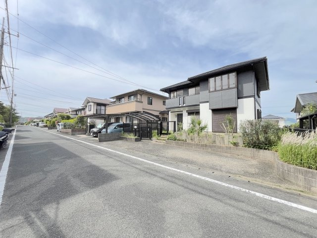 美しが丘南４丁目戸建ての前面道路含む現地写真