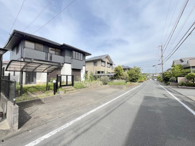 美しが丘南４丁目戸建ての前面道路含む現地写真