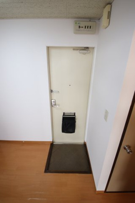 【玄関】 | コーポラスしずⅡ