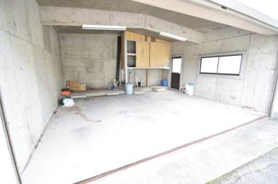 【駐車場】 | 鹿屋市田崎町　店舗付住宅 | ガレージ