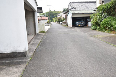 【前面道路含む現地写真】 | 鹿屋市田崎町　店舗付住宅