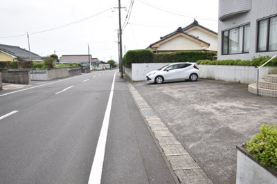 【前面道路含む現地写真】 | 鹿屋市田崎町　店舗付住宅