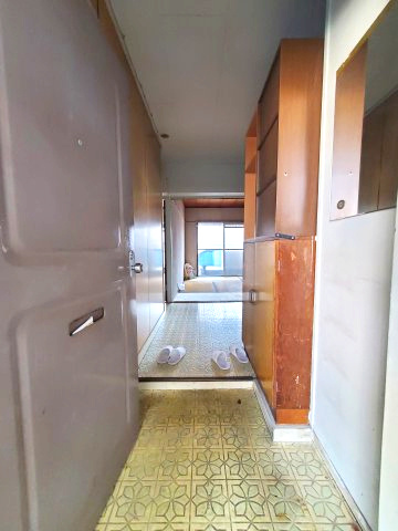 御厨ビルの玄関