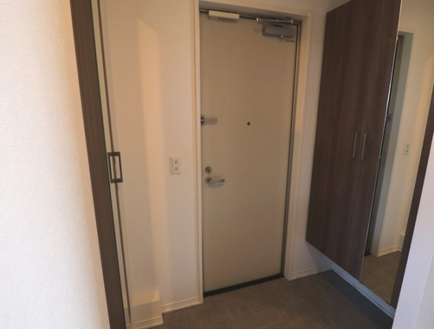 クリスタルパークテラスの玄関