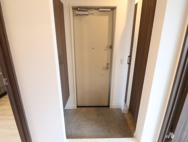 熊本市東区長嶺東４丁目のアパートの玄関