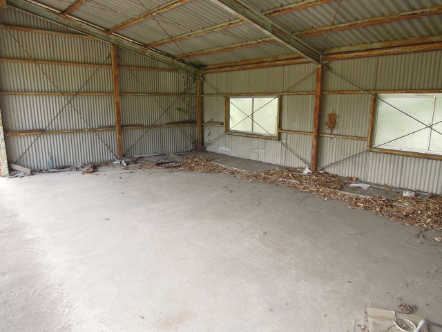 生江浜売倉庫駐車場の内装