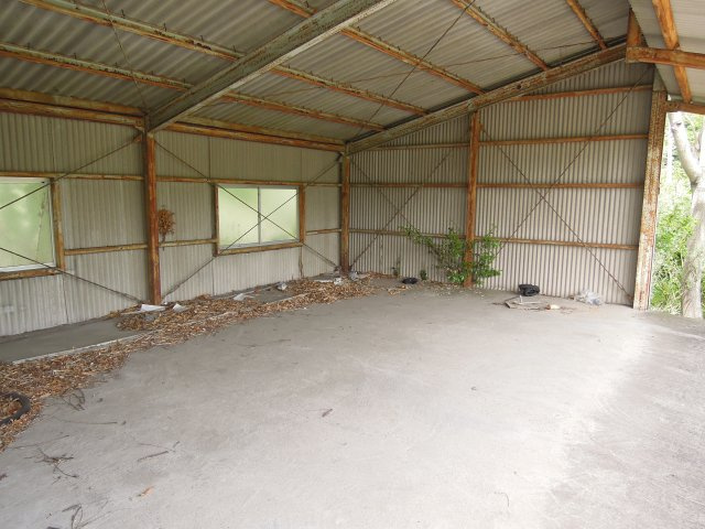 生江浜売倉庫駐車場の内装