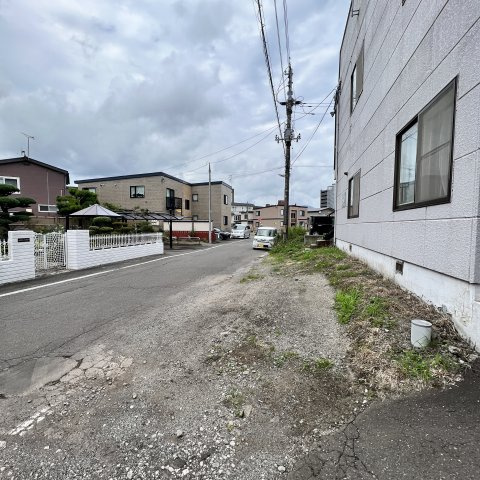 ベルシーヌ中島の駐車場