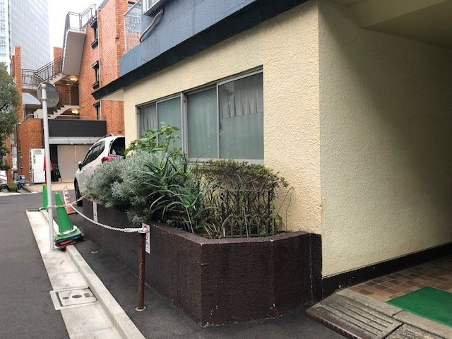 シャトー佐和ビルのエントランス