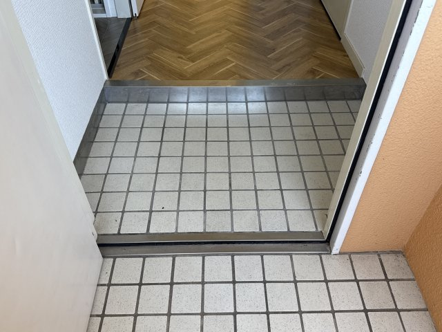 東山ハイツの玄関