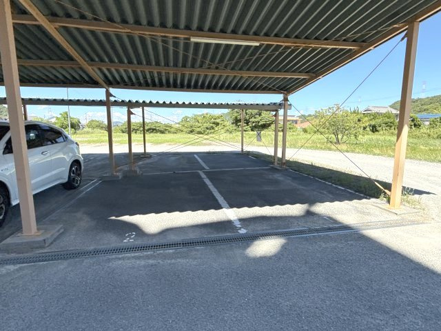 東山ハイツの駐車場