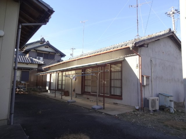 入野町16130-11貸家の駐車場