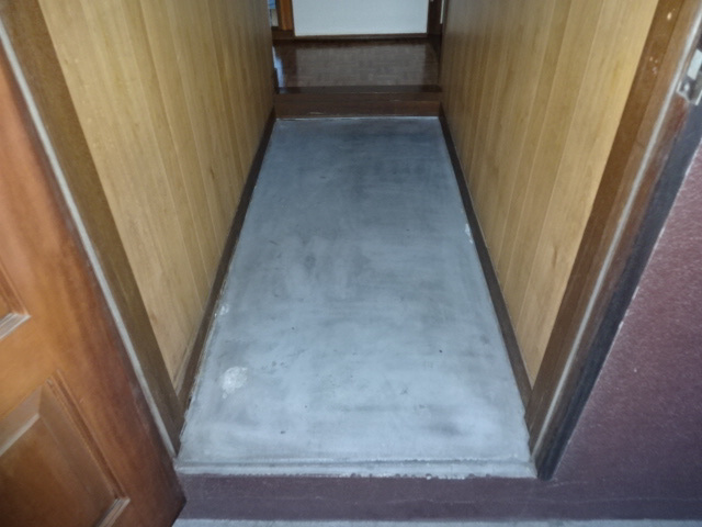 グリーンハイツ北棟の玄関