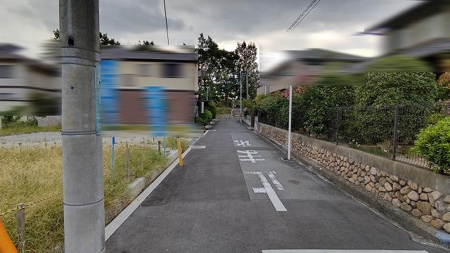 箕面市箕面5丁目　建築条件なし土地の前面道路含む現地写真