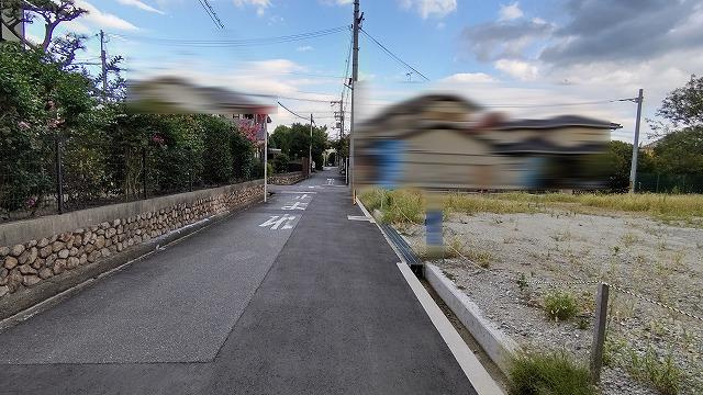 箕面市箕面5丁目　建築条件なし土地の前面道路含む現地写真