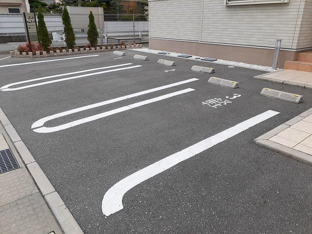 フィレール　デュ　トラジャⅥの駐車場