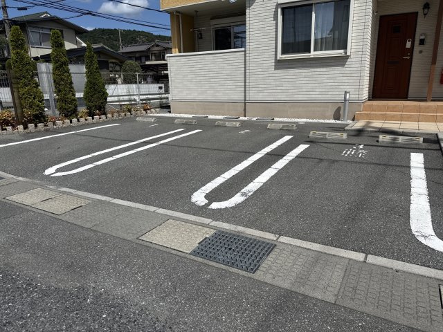 フィレール　デュ　トラジャⅥの駐車場