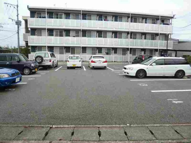 レオパレスセジュールカーサ玉名の駐車場|写真と現状が異なる場合は現状を優先します。