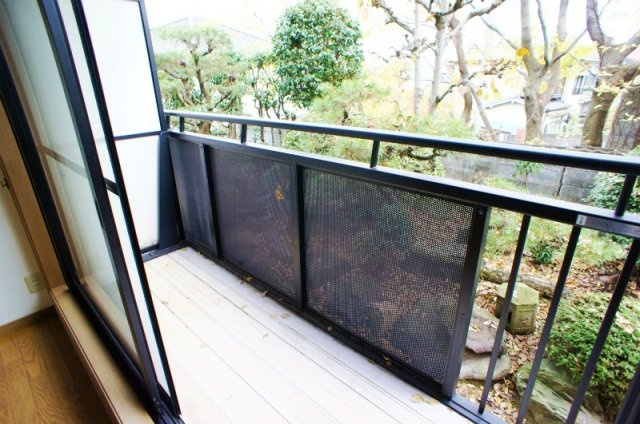 グレイス篠山のバルコニー|暖かな日差しのふりそそぐバルコニー※別号室の写真です