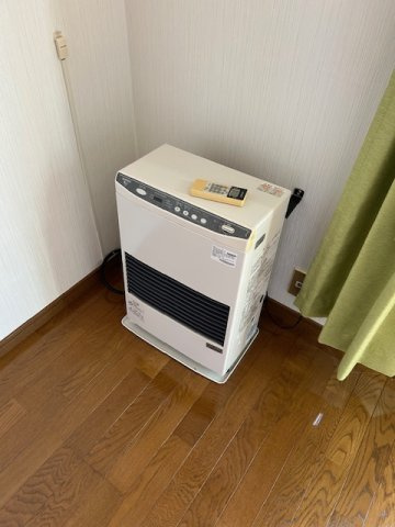 泉プリンスコートC棟の設備|FF式自動給油ストーブ