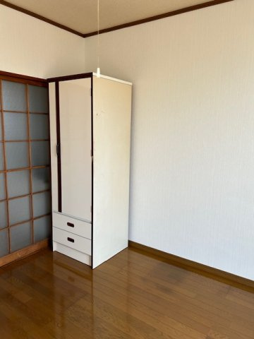 泉プリンスコートC棟の居間・リビング|洋服タンス付