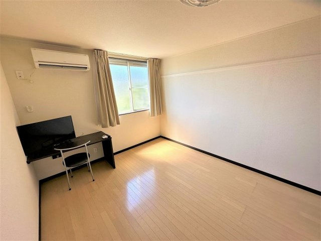 こちらのリビングで趣味の時間をお楽しみください