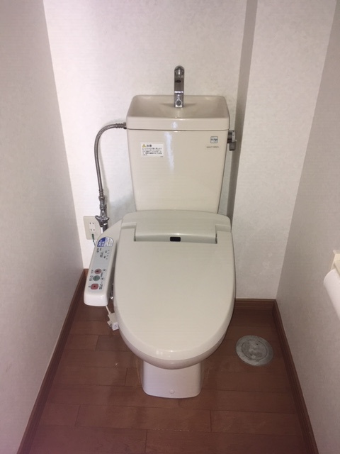 ライベックスのトイレ|温水洗浄便座付き