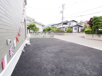 【駐車場】 | Cradle garden　国見町藤田　第３　１号棟 | 3台停められるので、急な来客時も安心ですね♪
