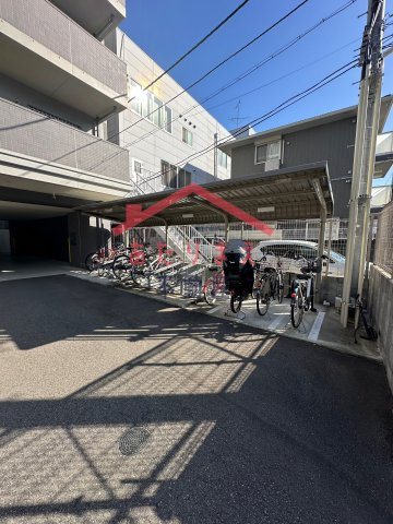 ブレス駅南IIの駐車場