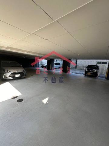 ブレス駅南IIの駐車場