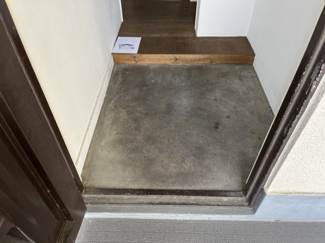 ビラ土山の玄関