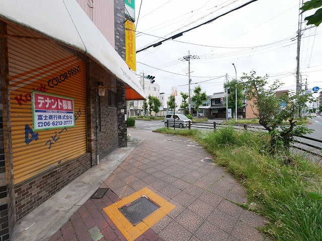 富士商行奈良ビルのエントランス