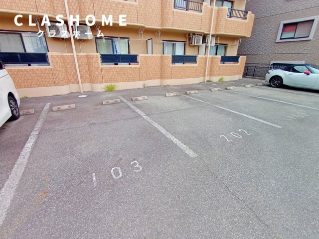 縁の駐車場