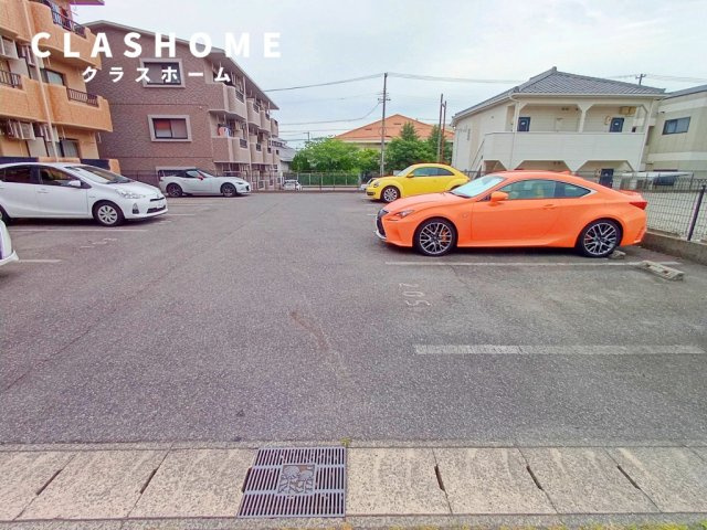 縁の駐車場