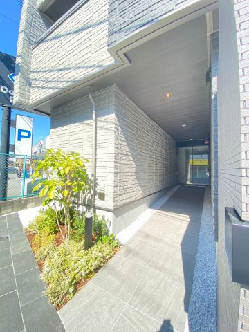 80HOUSEのエントランス