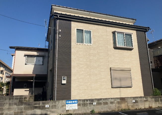 【外観】 | 木造住宅とは土台、壁、柱など建築物の強度を支える構造体の材に木が使用されている構造を指します。構造体は建物の自重を支えるだけではなく風圧や水圧、積裁荷重などあらゆる衝撃に耐えるための基礎です。