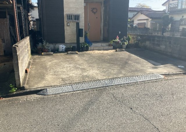 【内装】 | 玄関ポーチにおいて最も重視すべきと言っても良いのが広さです。適切な広さの玄関ポーチでないと外見的なバランスは崩れてしまいますし、何より使いにくくなってしまいますので、現地で実際に下見をしてみましょう！