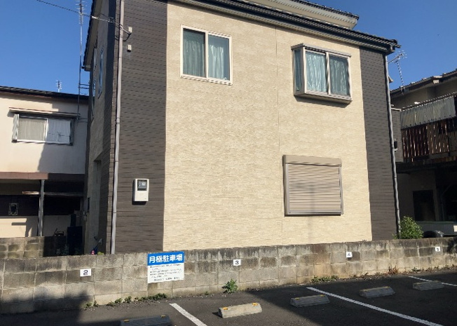 【設備】 | 敷地内に散水栓や立水栓があると便利です。水道水を直接利用できるため、水を運ぶ手間を省くことが出来ます。大量の水を必要とする洗車作業や清掃などに役立ちます。その他設備とあわせて、現地でご確認ください。