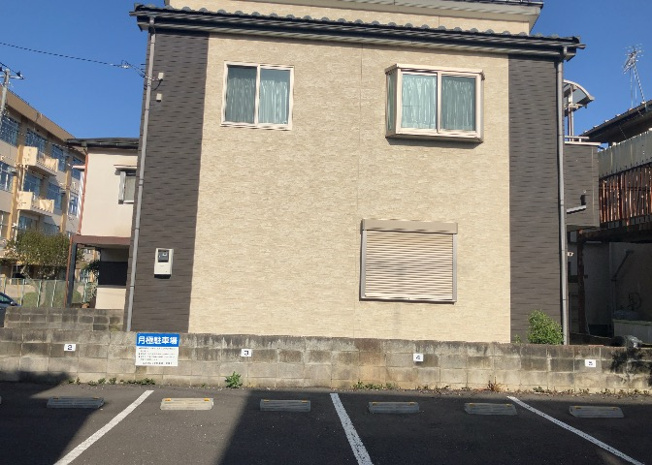 【外観】 | 隣家の土地はどうなっているのか、生活利便施設が近くにあるのか、学校まで近いかなど、お客様のライフスタイルにあわせたイメージが重要です。また、近くにあると困る施設が近くにないかも確認するといいでしょう。