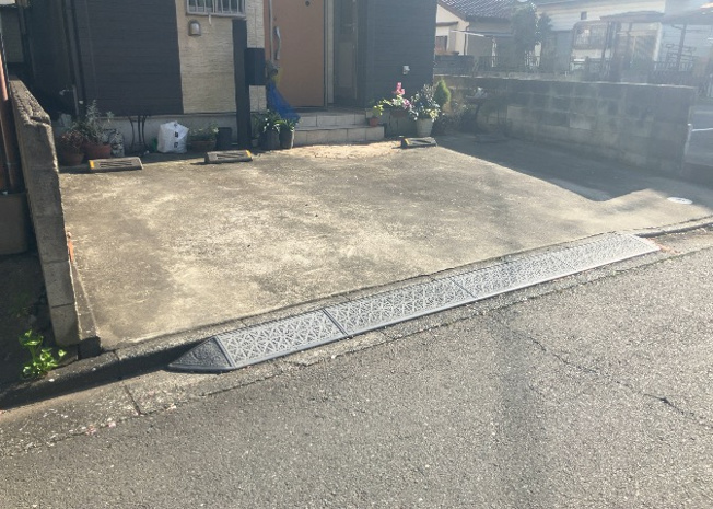 【駐車場】 | 駐車場と明記されていても、最小スペースでつくられた駐車場だと大型車は駐車できなかったり、出入りしにくくなったりする可能性があります。お車のサイズと購入したい物件の駐車場のサイズを現地で確認しましょう。