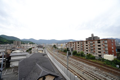 【展望】 | 【上質リノベ】エルシティ府中 | 【四季を感じる】
四季の移ろい・爽やかな青空や風を感じられ
自然を愉しめるパノラマビュー。
毎日の暮らしに余裕を感じさせてくれる、
遮る物の無い開放的な眺望を是非、ご堪能ください。