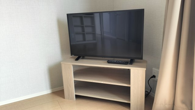 【居間・リビング】 | リエールB　（家賃半額補助対象物件） | TV・TV台付きBSも楽しめます