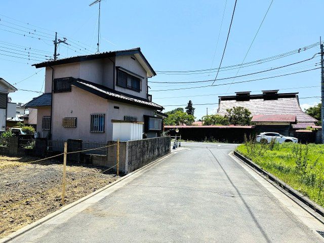 八王子市　川口町　建築条件無し売地の前面道路含む現地写真|～西側5ｍ・東側4ｍ道路に面しています～