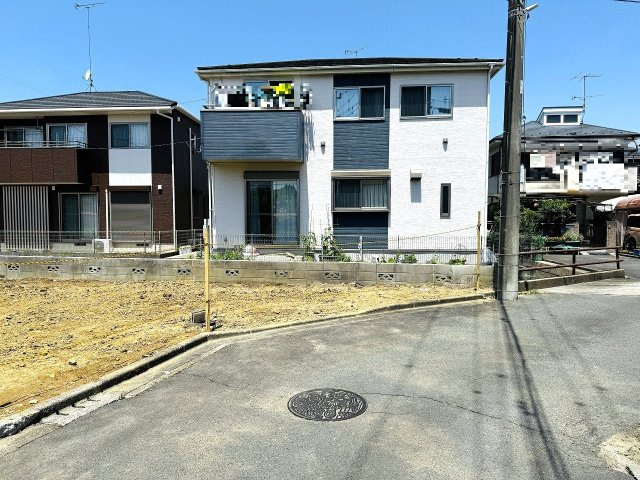 八王子市　川口町　建築条件無し売地の前面道路含む現地写真|～西側5ｍ・東側4ｍ道路に面しています～