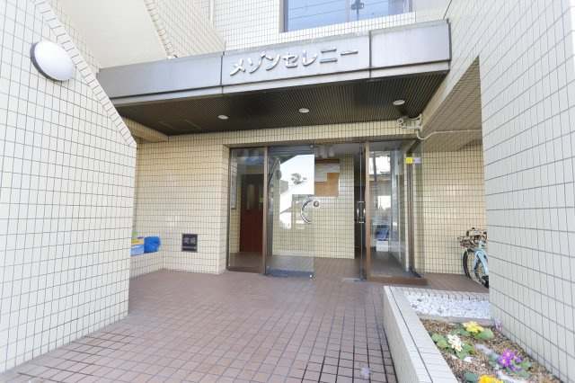 メゾンセレニーのエントランス