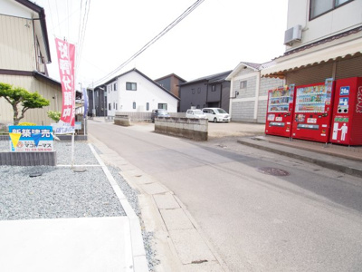 【前面道路含む現地写真】 | Livele Garden.S　保原町鉄炮町　３号棟