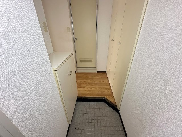 神宮吉田マンションの玄関