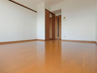 【居間・リビング】 | ピュアドーム箱崎ステーション | 別号室の写真になります。現況優先。