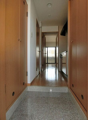 【玄関】 | ピュアドーム箱崎ステーション | 別号室の写真になります。現況優先。