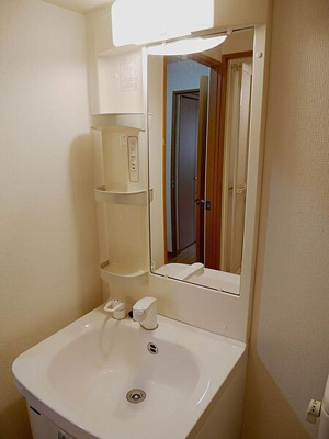 【洗面所】 | ピュアドーム箱崎ステーション | 別号室の写真になります。現況優先。